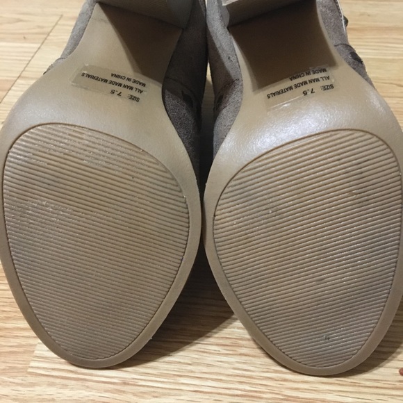 Booties for women size 7.5 M - Picture 4 of 7